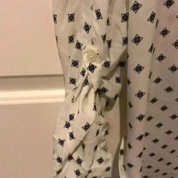 Abercrombie Pattern Tie Front Blouse Medium - Picture 2 of 5